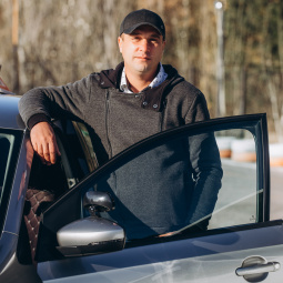 Фото: Инструктор категории «В» в Автошколе Алекс, Ялта Инструктор категории «В» Меньшиков Дмитрий Георгиевич